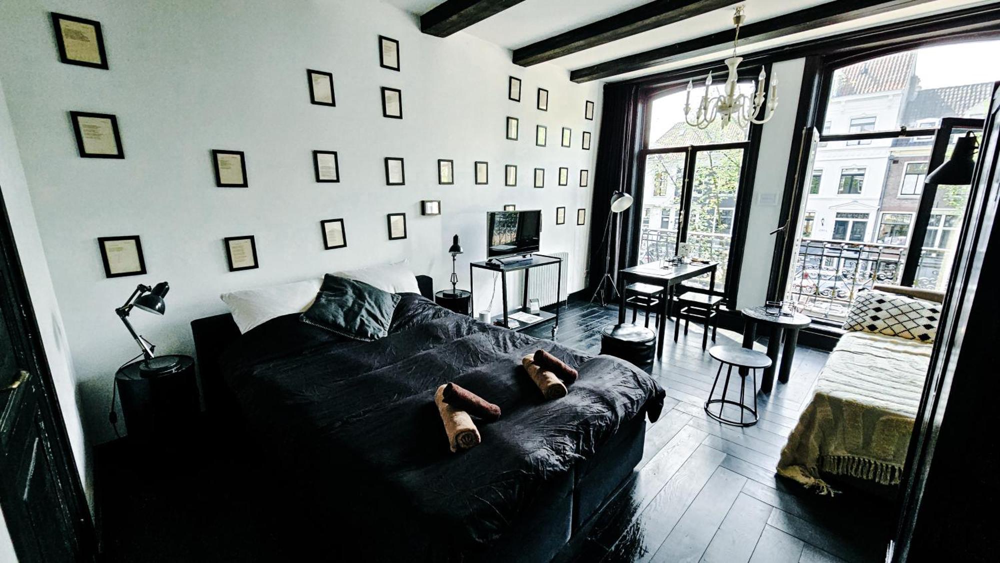 The Black Beauty Private Studio With Canal View From 1799 Amsterdam Exterior photo